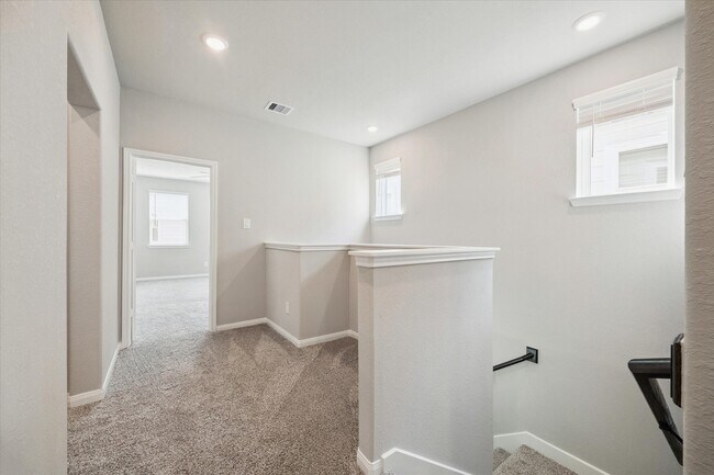 Building Photo - 1514 Lakeline Oak Dr