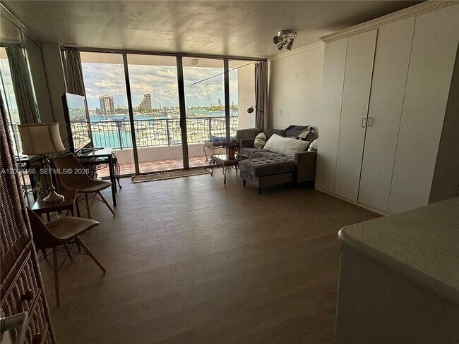 Building Photo - 555 NE 15th St