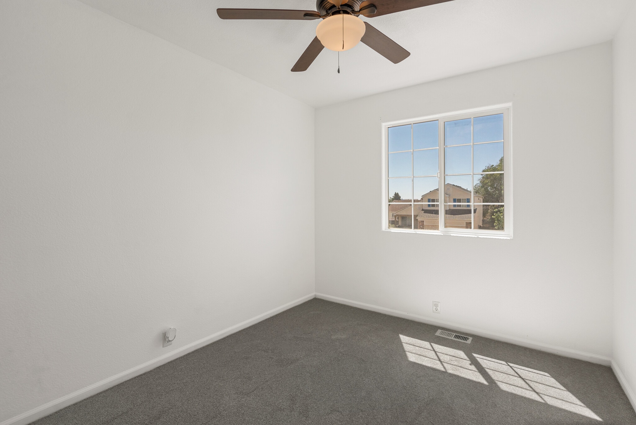 Building Photo - 7326 Village Meadows Dr