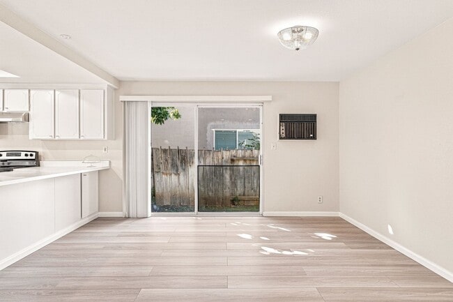 Building Photo - 6741 Altiplano Way
