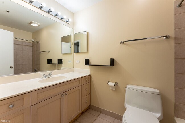 Building Photo - 2 br, 2 bath Condo - 521 W Superior St Uni...