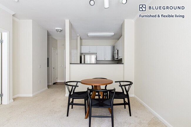 Building Photo - 295 E Evelyn Ave