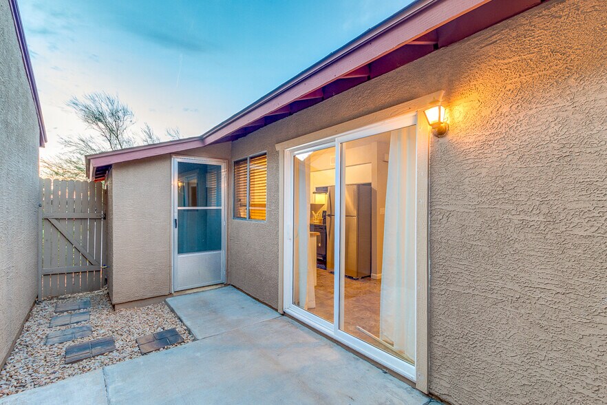 Patio - 2628 E Orange St.