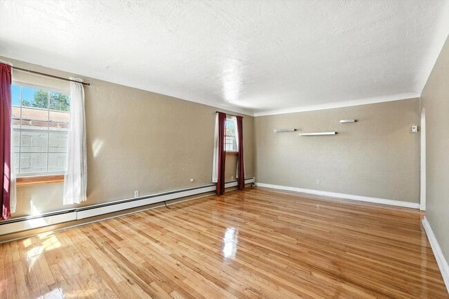 Building Photo - 1632 Columbia Dr SE