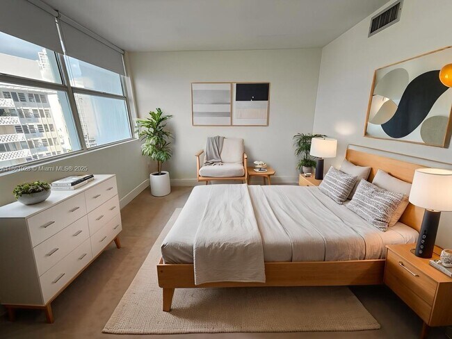 Building Photo - 1420 Brickell Bay Dr