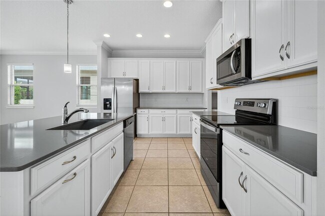 Building Photo - 6687 Alder Rd