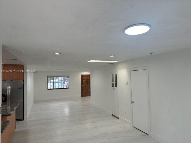 Building Photo - 326 E 34th St