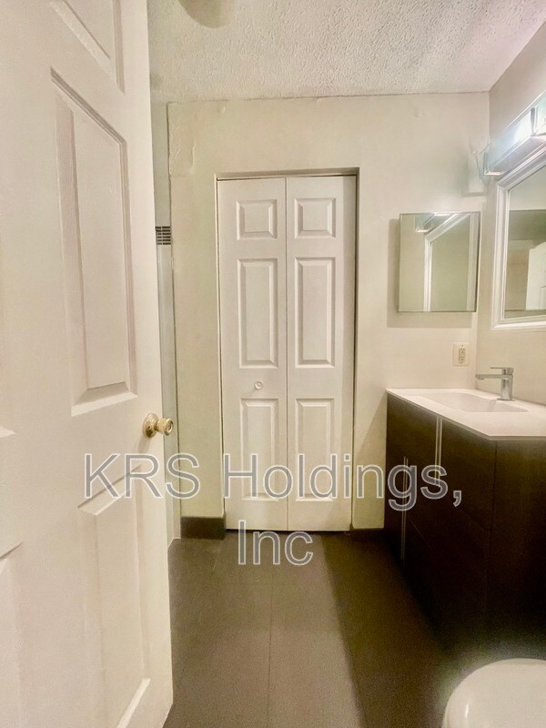 Building Photo - 6917 Mary Caroline Cir