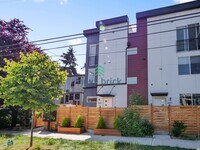 Building Photo - 2 Bed 2 Bath Spacious Townhome