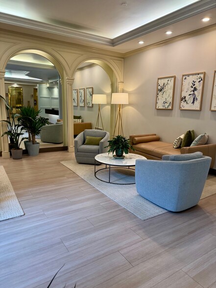 Remodeled Lobby - 4808 Moorland Ln