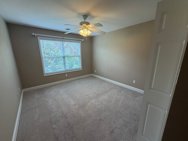 Building Photo - Spacious Executive Home in North Knox Summer Rose Subdivision