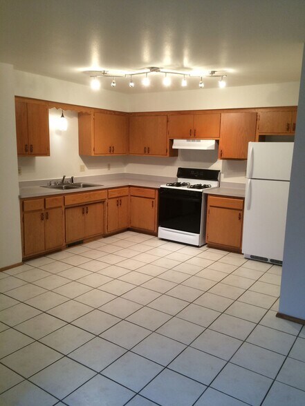 Building Photo - 214 S River St