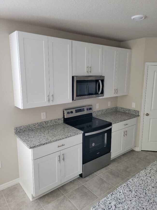 Building Photo - Almost New Auburndale Home For Rent