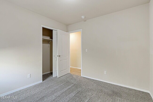 Building Photo - 14321 Paraiso Dr