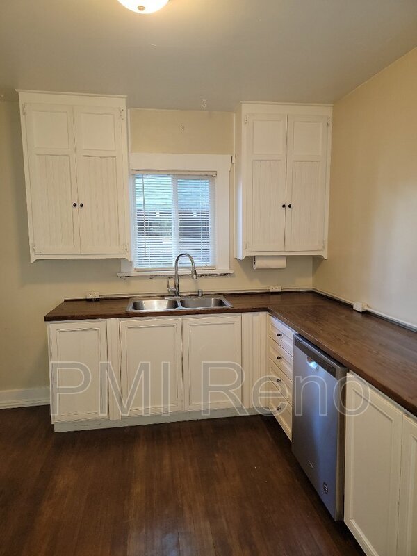 Building Photo - 315 Ryland St