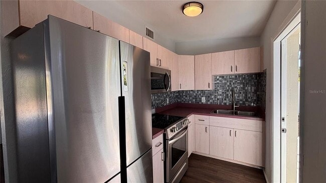 Building Photo - 21543 Kenyon Ave