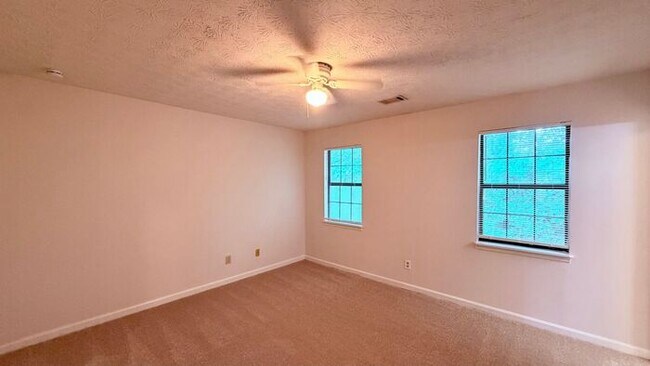 Building Photo - Snellville 2 Bed-2.5 Bath Townhouse, BRAND NEW KITCHEN and Flooring, End Unit