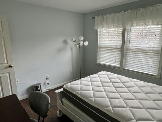 Building Photo - 690 S Porter St