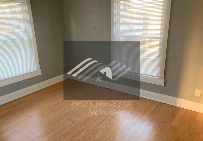 Building Photo - 419 Alberta St