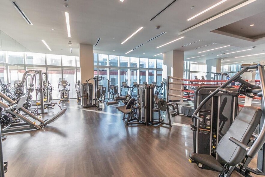 Building Photo - 851 NE 1st Ave