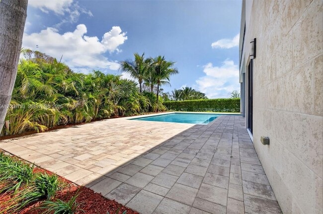 Building Photo - 16709 Botaniko Dr N