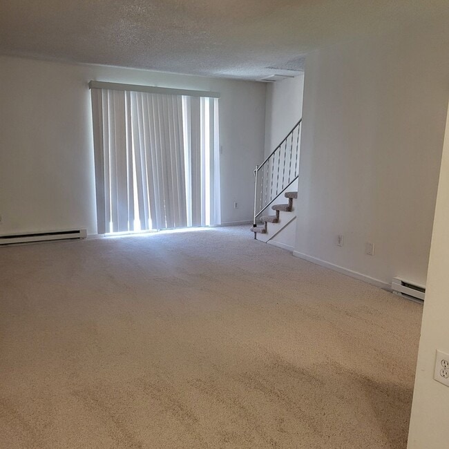 Building Photo - Nice Smithridge condo