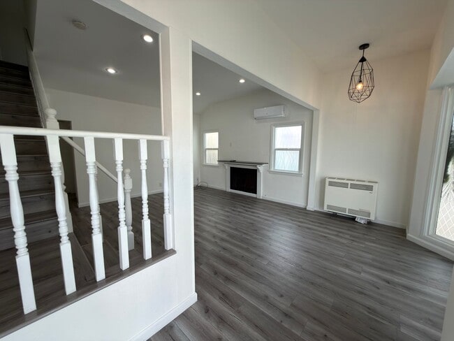 Building Photo - 1110 Mira Mar Ave
