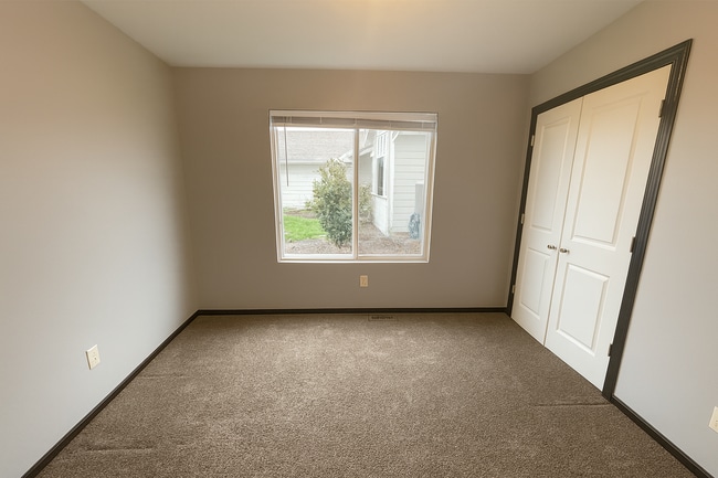 Building Photo - Welcome Home to This Spacious 5 Bedroom in Park City!