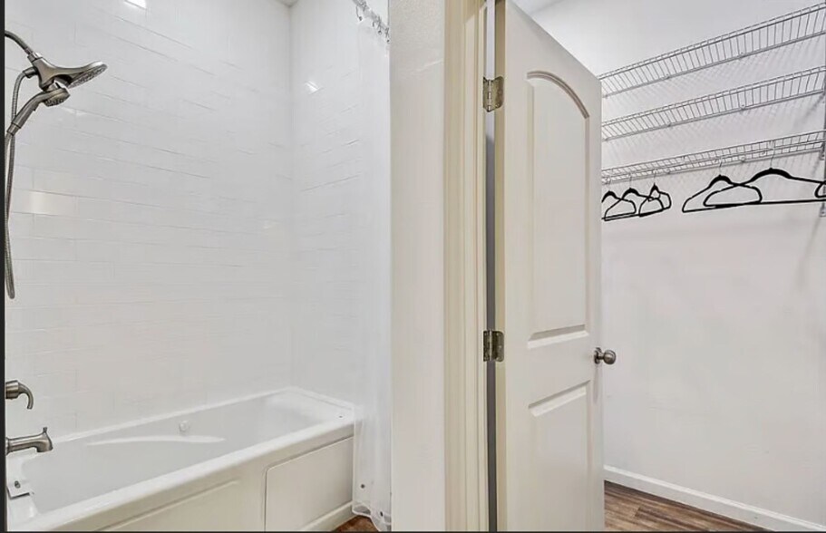 Building Photo - 210 Cottage St