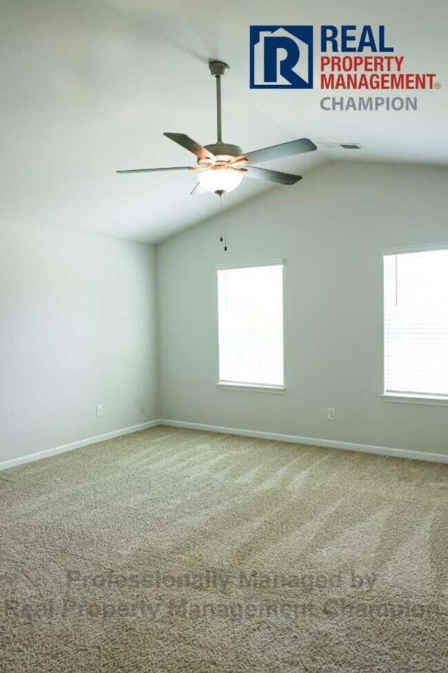 Building Photo - Spacious Home w/Open Living, Fireplace, Fenced Yard & Solar Panels