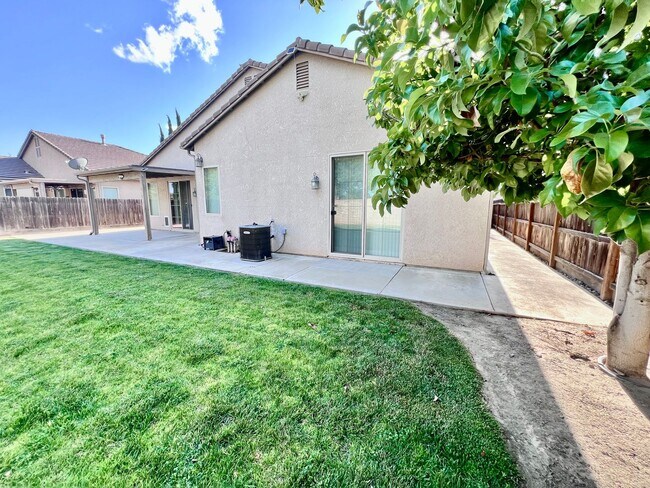 Building Photo - $2,895 Fowler & Church, Spacious 3 Bedroom...