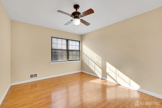 Building Photo - 275 Alpine Way