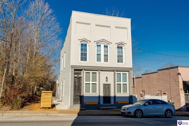 Building Photo - 306 Main St
