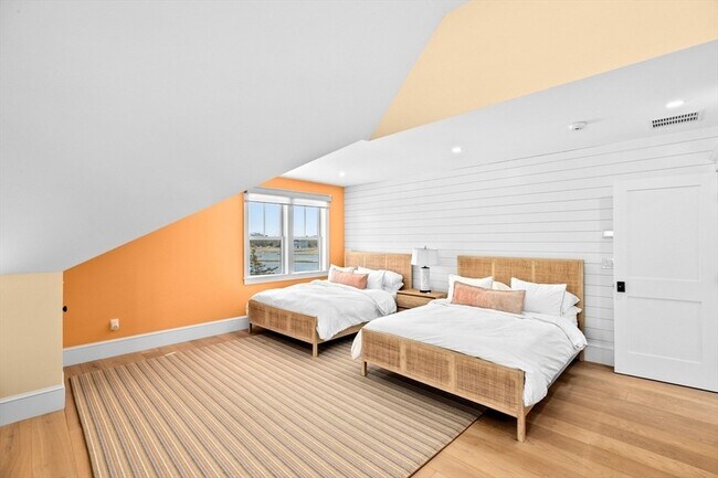 Building Photo - 67 Border St