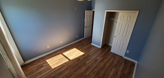 Building Photo - 811 Parker Den Dr