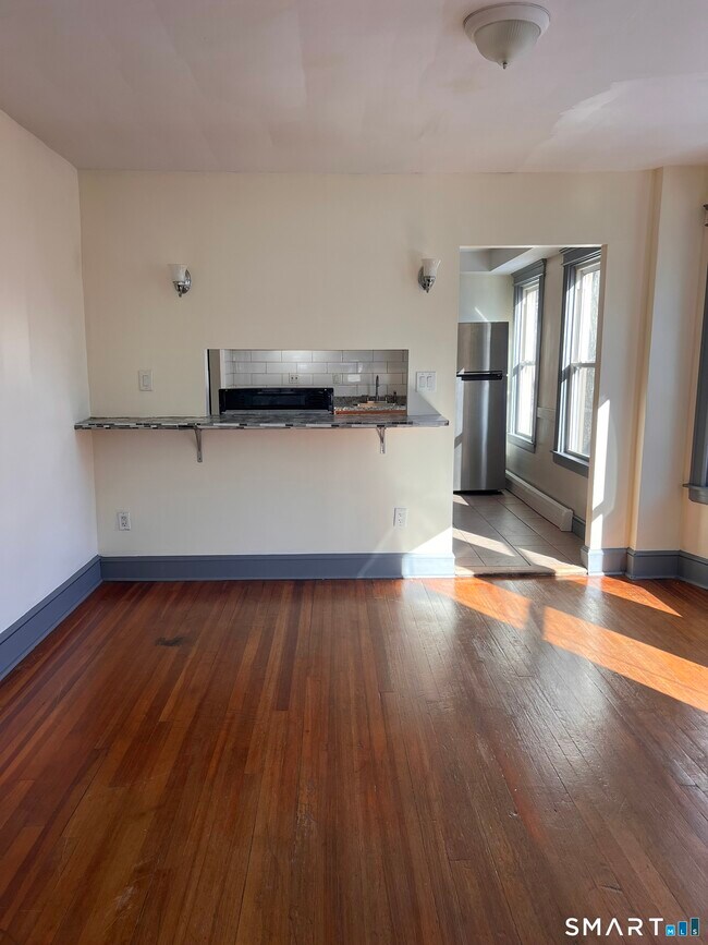 Building Photo - 337 Wilson St