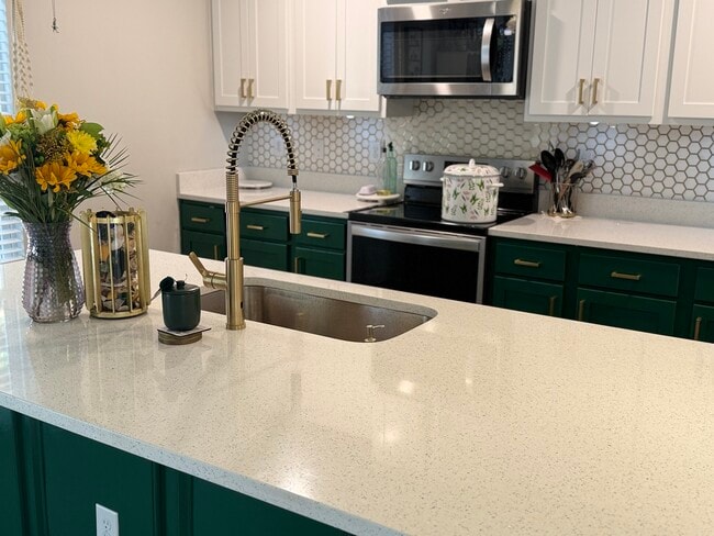 Building Photo - 9339 Vineyard Grove Ln NE