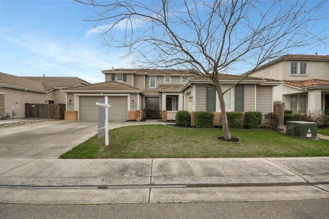 Building Photo - 4 Bedroom, 3 Bath - 3 Car Garage - Gorgeous!!!