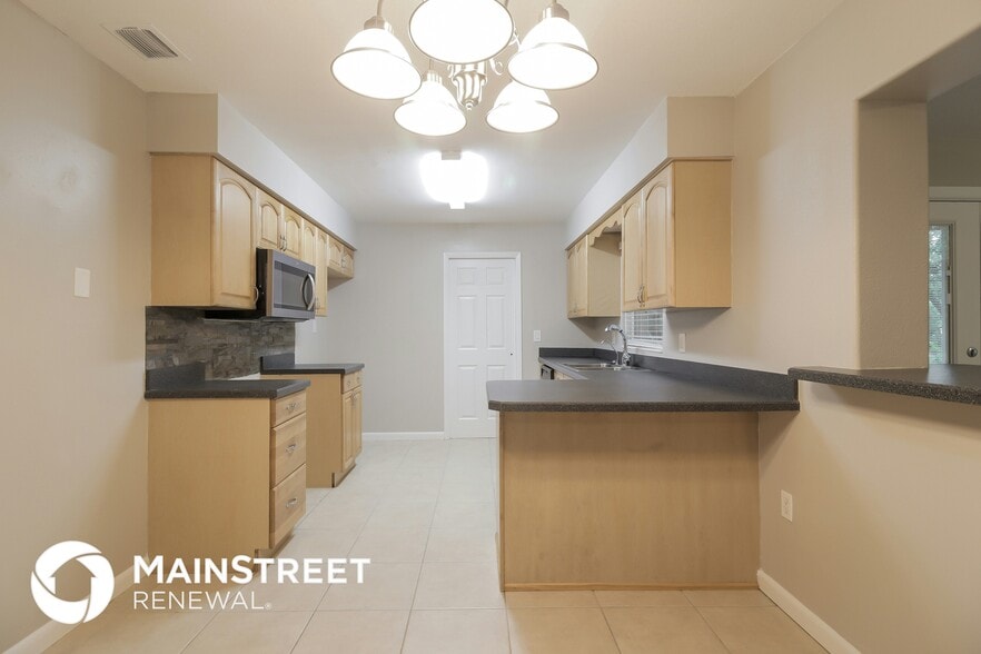 Building Photo - 1305 Ridgefield Ave