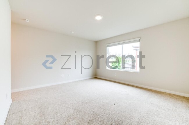 Building Photo - Unit A6