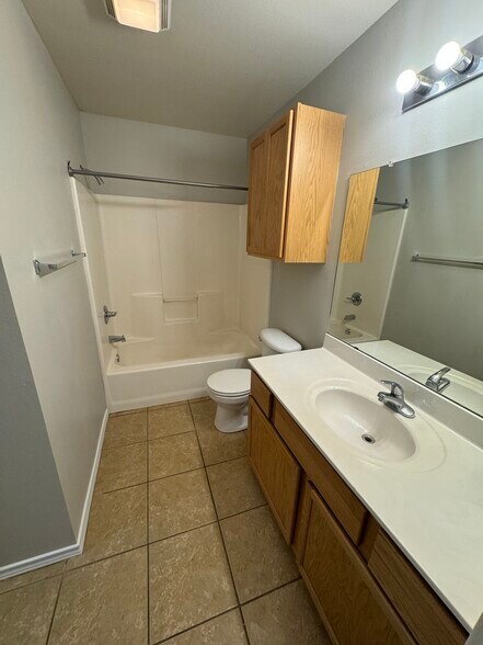 Building Photo - 534 N Brentwood Ave