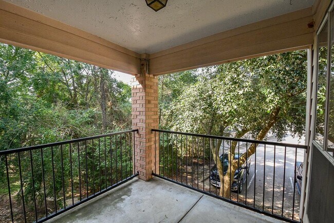 Building Photo - 8051 Bay Branch Dr