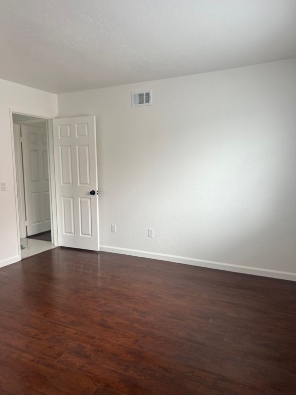 Building Photo - 8335 Stonewood Ln
