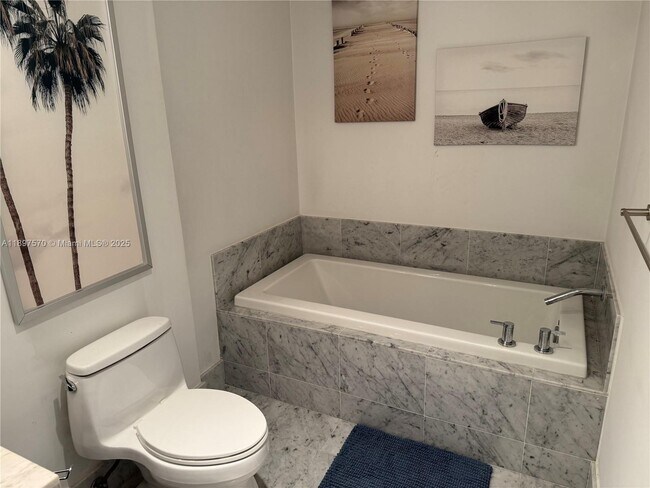 Building Photo - 253 NE 2nd St