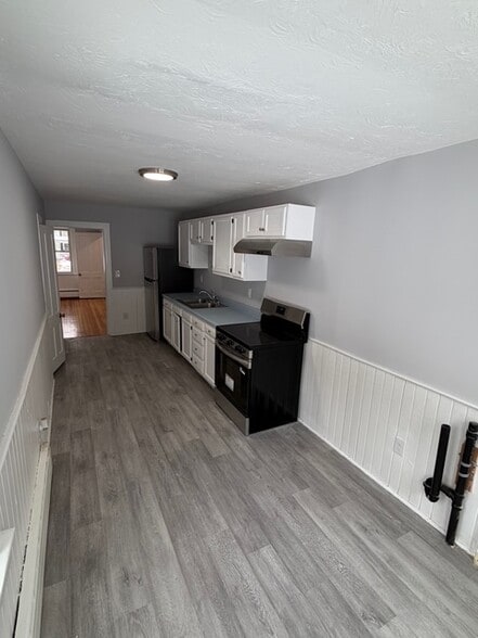 Building Photo - 122 River Rd