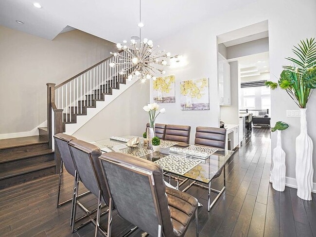 Building Photo - "Spacious 5-Bedroom Gem with 3 Full Baths in the Heart of Chicago – 4,200 Sq Ft of Comfort and St...