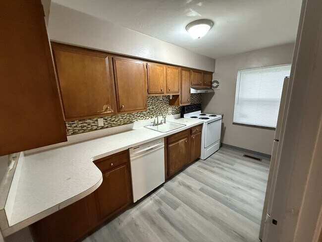 Building Photo - 4520 Rosemary Ave.
