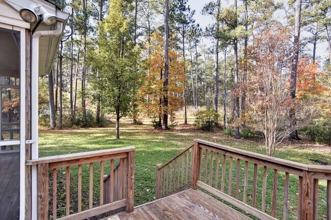 Building Photo - Updated Poquoson Home on Large Lot