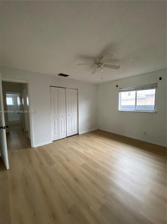 Building Photo - 6132 SW 39th St