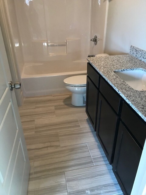 Building Photo - Lake Elmdale Escape